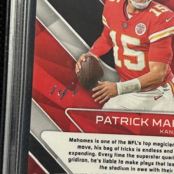 2023 Spectra Patrick MAHOMES Gold Vinyl 1/1 Nike Patch Sunday Spectacles BGS 9 - Picture 4 of 4